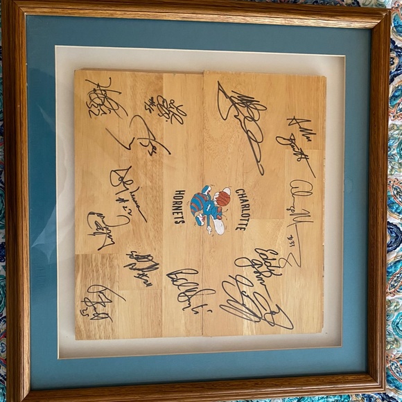 1992-1993 Charlotte Hornets Memorabilia - Picture 5 of 6